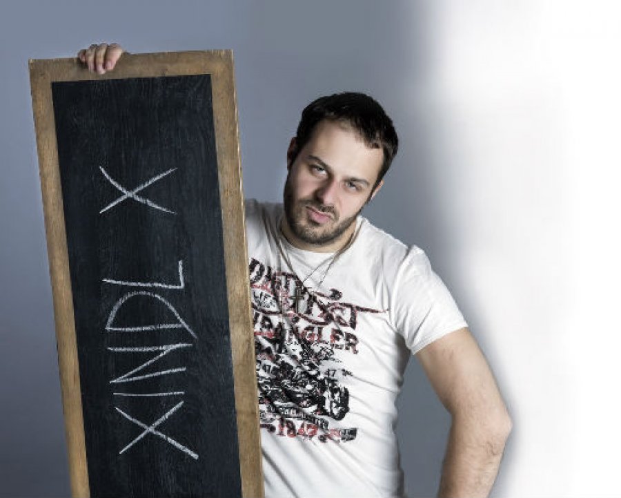 Xindl X predstavil pieseň z čias neslobody z nového albumu Čecháček Made. Ten exkluzívne pokrstí v KC Dunaj! Xindl X predstavil pieseň z čias neslobody z nového albumu Čecháček Made. Ten exkluzívne pokrstí v KC Dunaj!